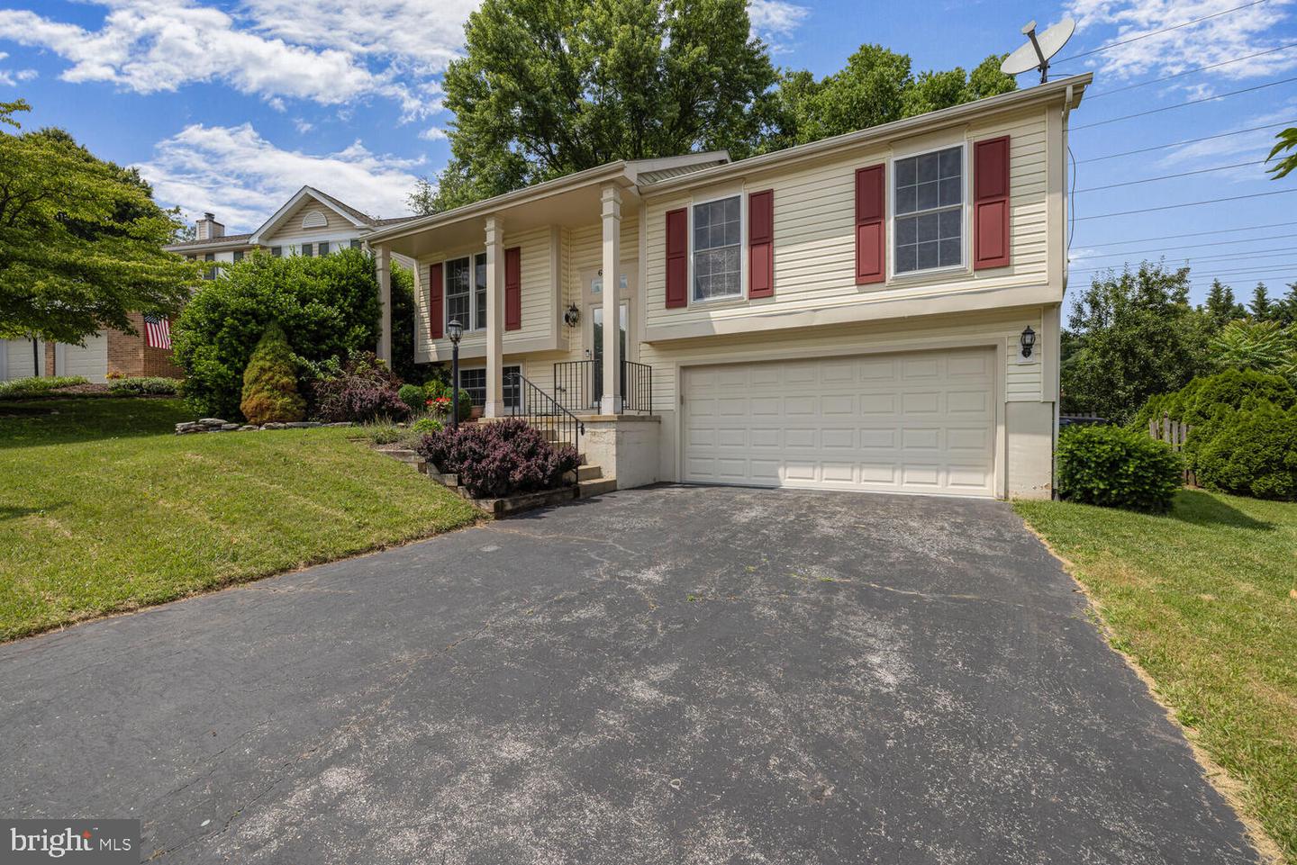 6402 Devonshire Ln Property Photo 1