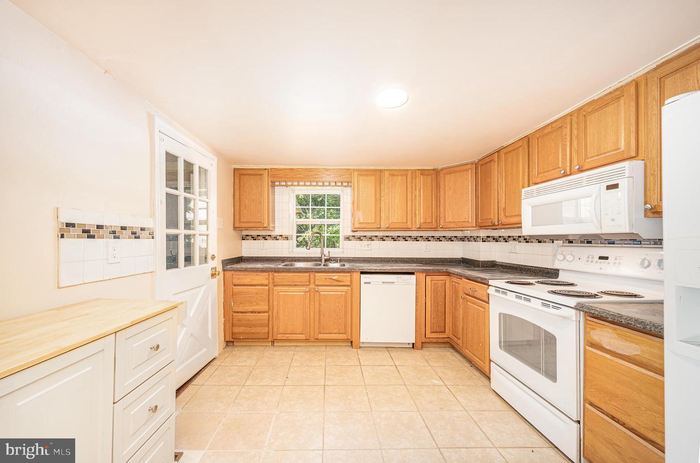 804-6 E South St Property Photo 31