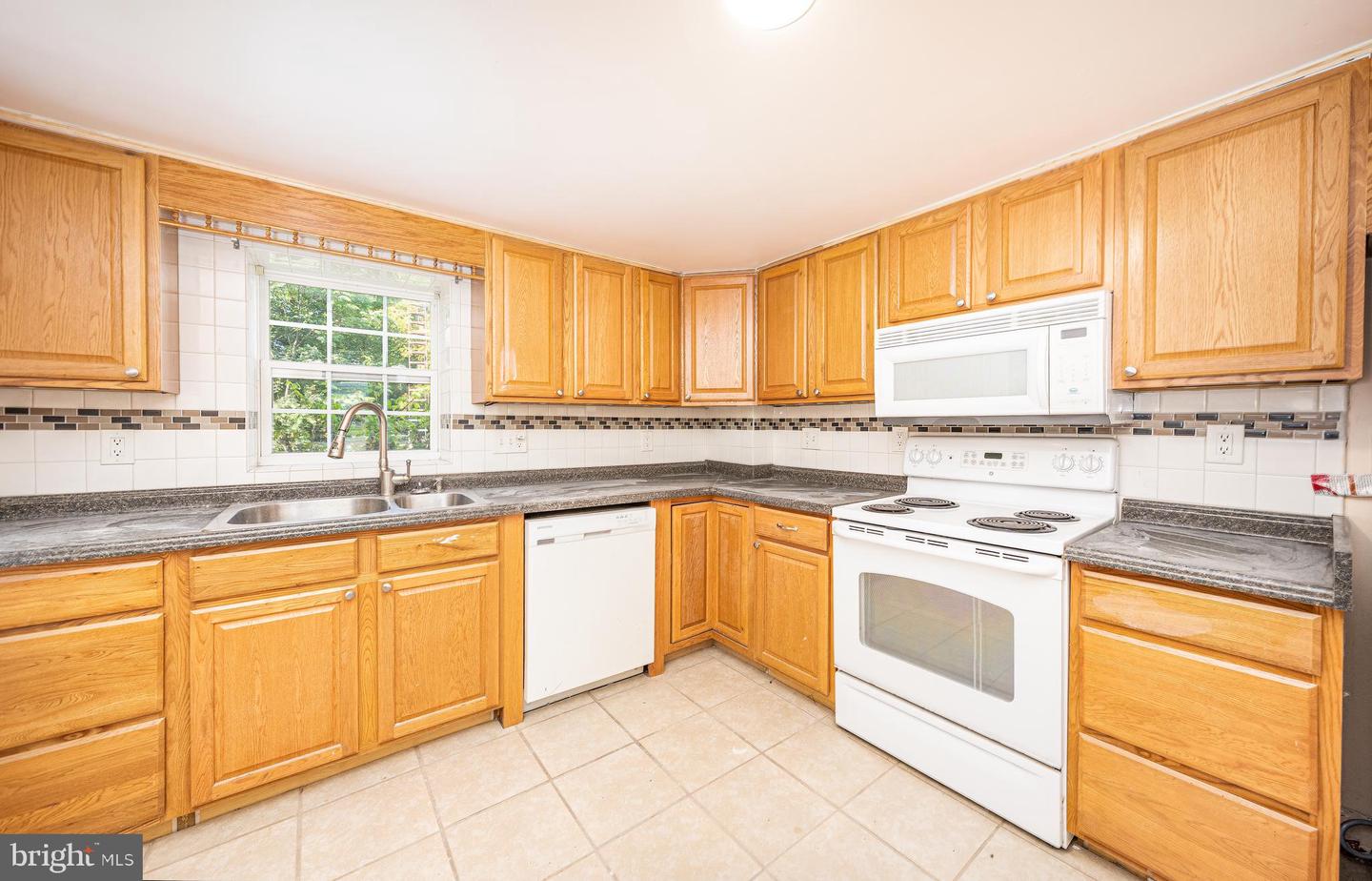 804-6 E South St Property Photo 32