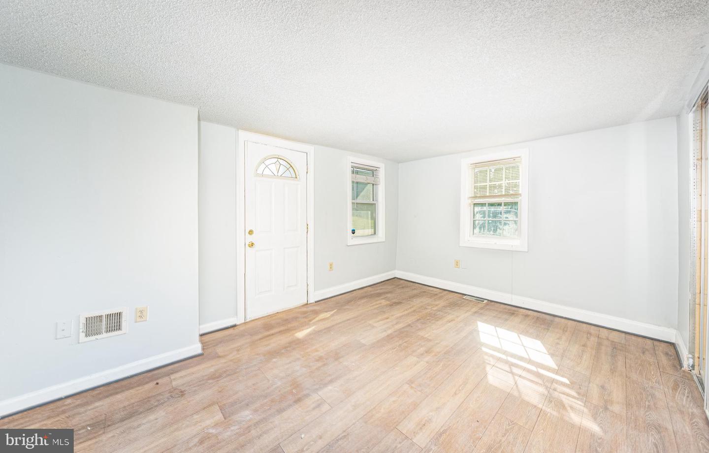 804-6 E South St Property Photo 40