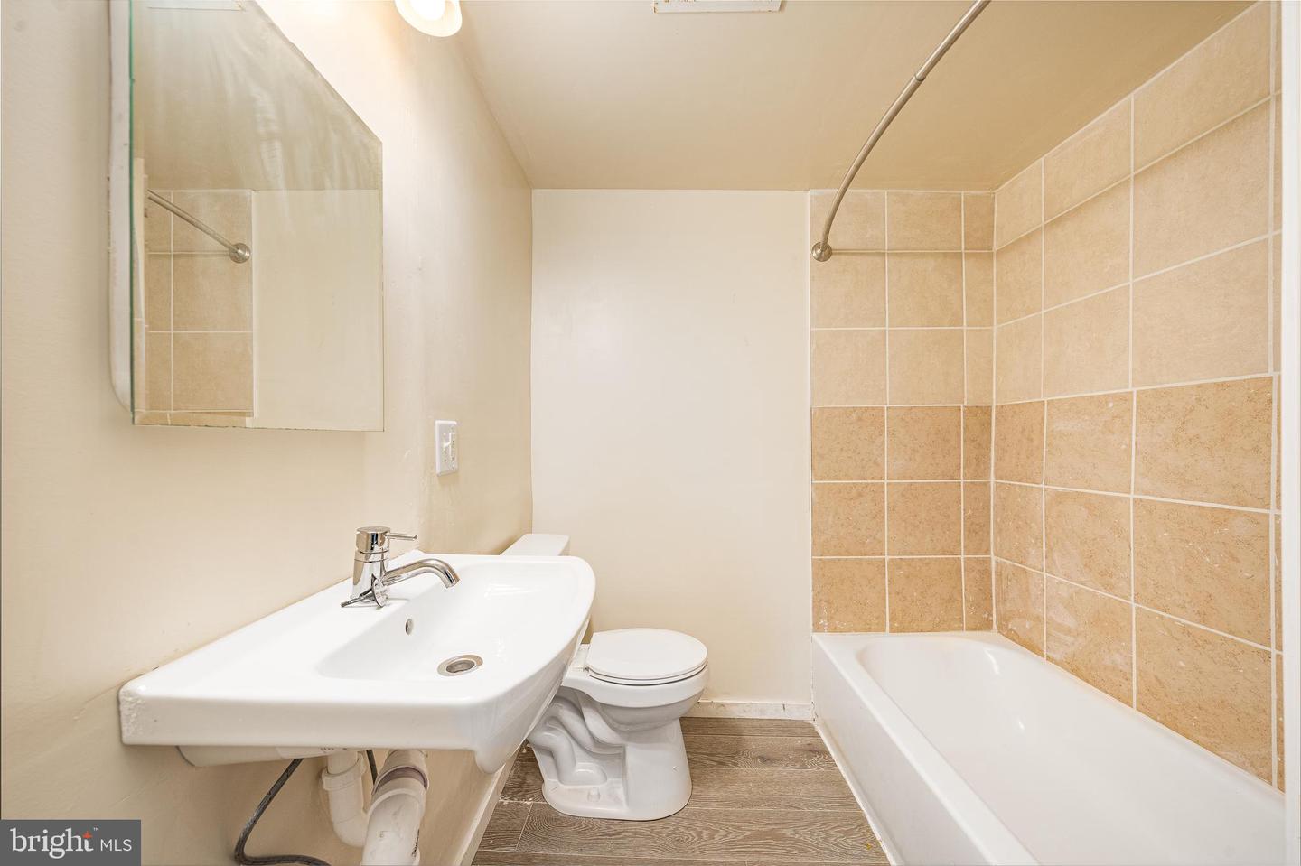 804-6 E South St Property Photo 44