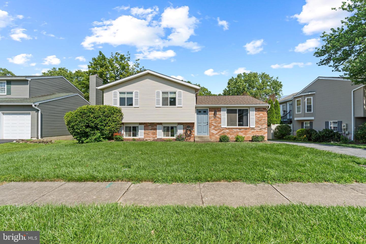 1839 Lawnview Dr Property Photo 1