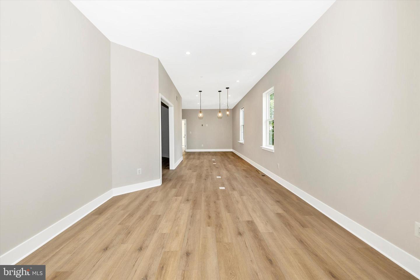 206 Broadway St Property Photo 2