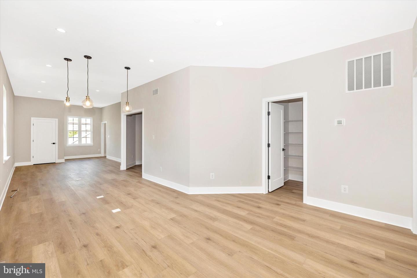 206 Broadway St Property Photo 3