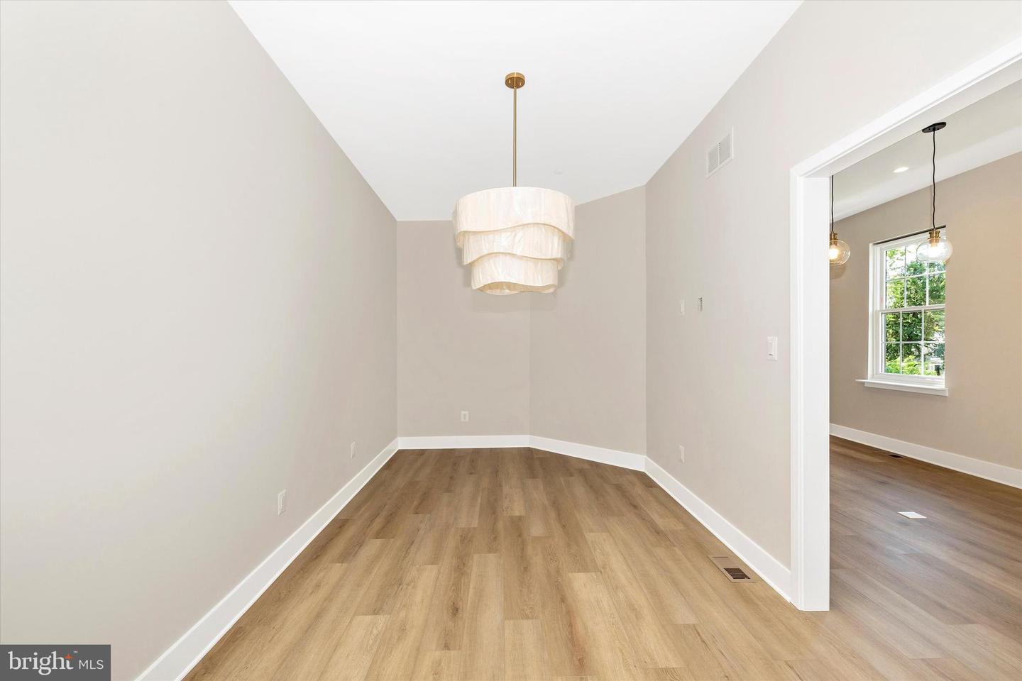 206 Broadway St Property Photo 4
