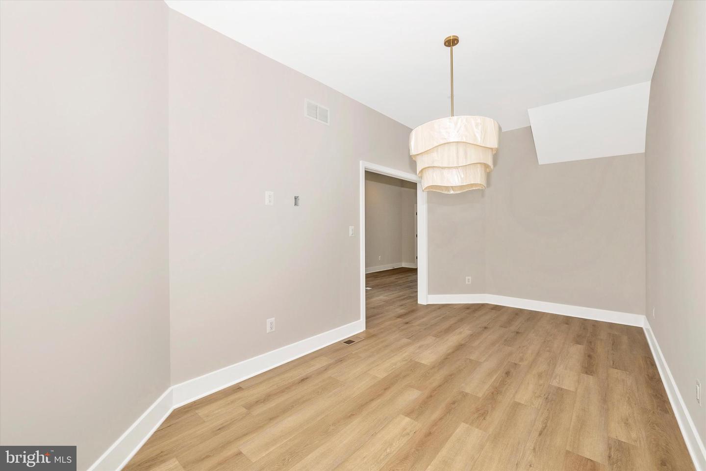 206 Broadway St Property Photo 5