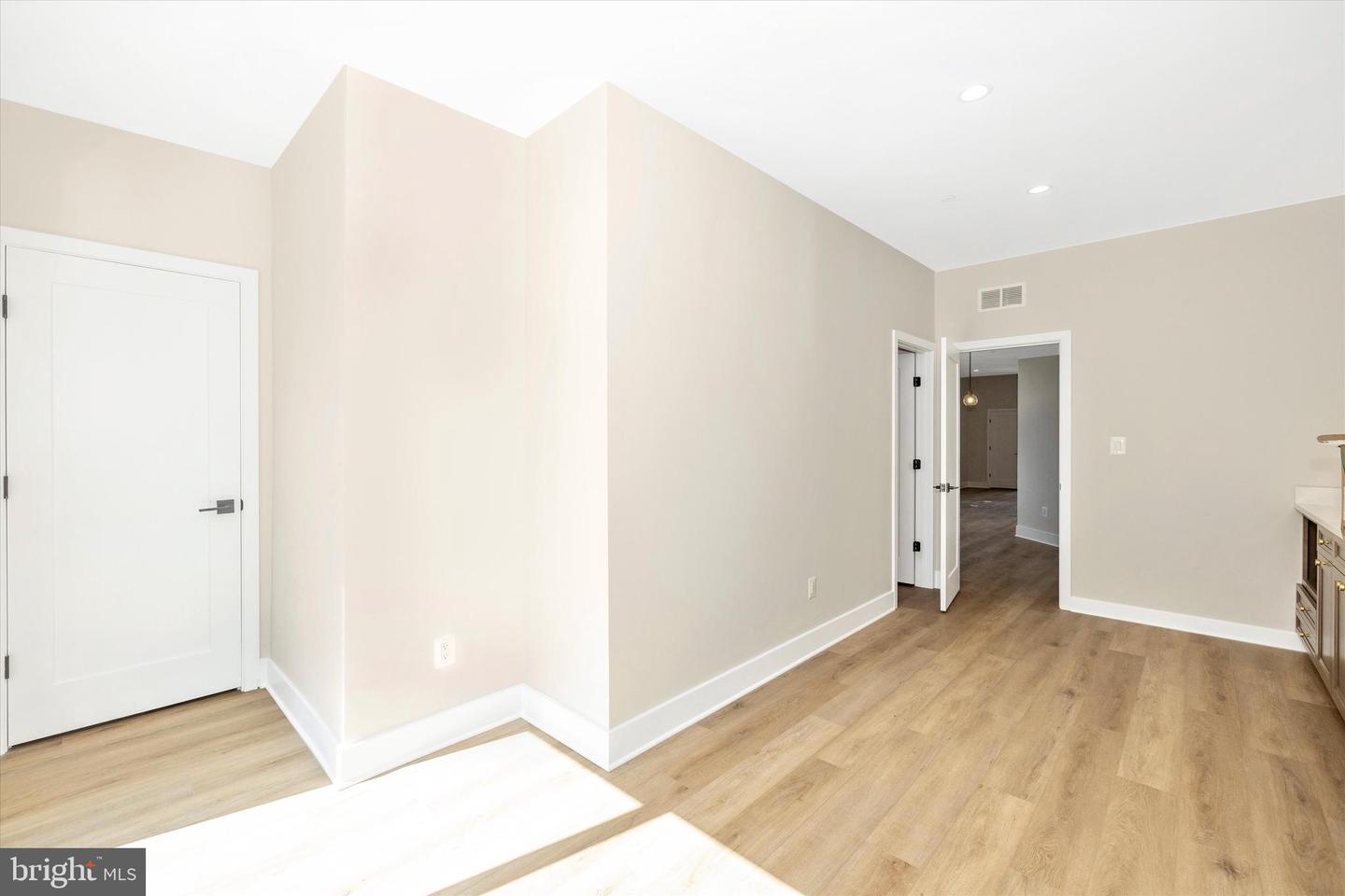 206 Broadway St Property Photo 6