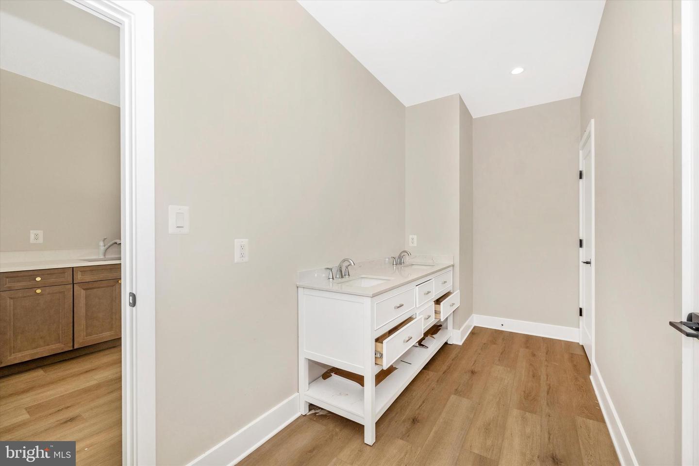 206 Broadway St Property Photo 7