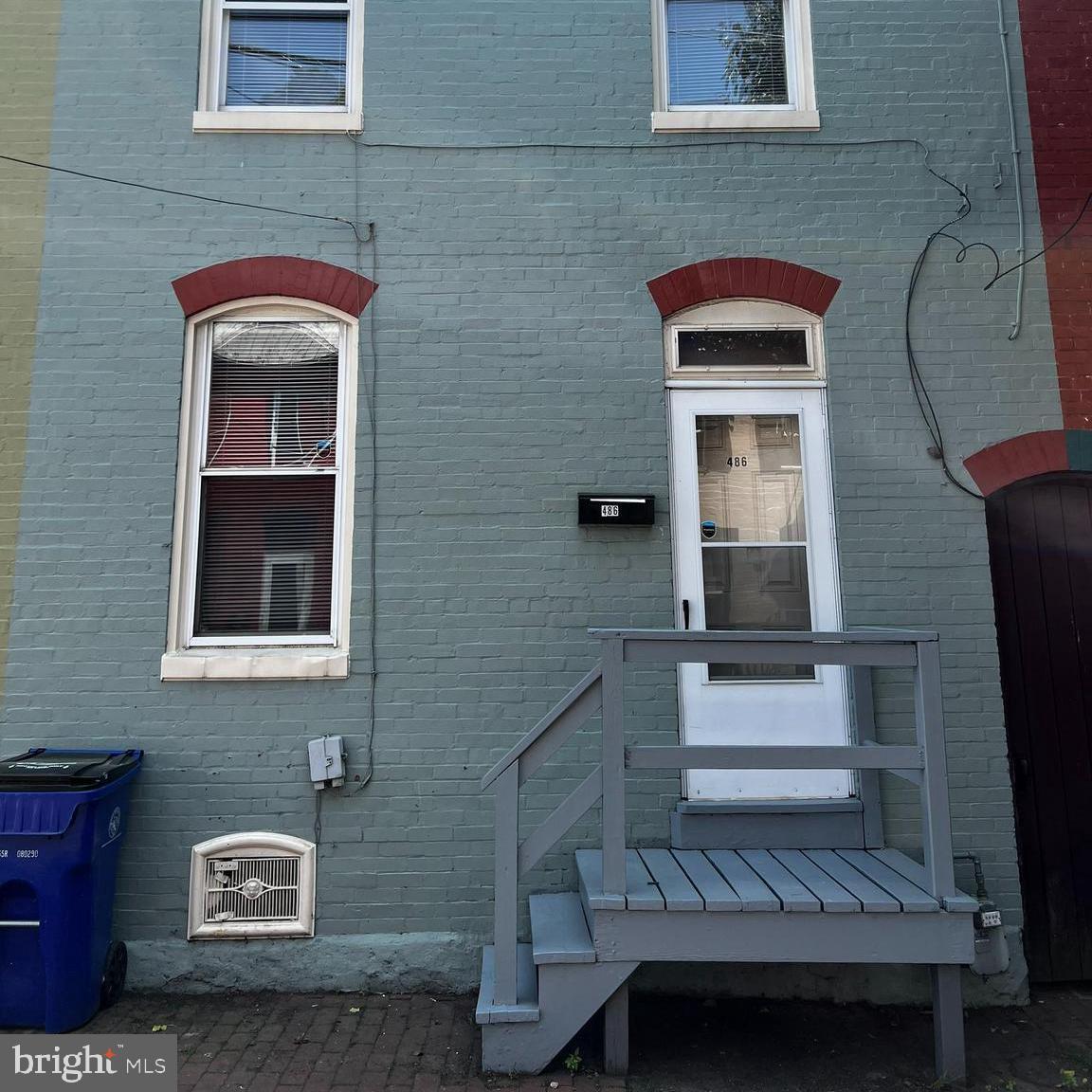 486 SOUTH ST W Property Photo 1