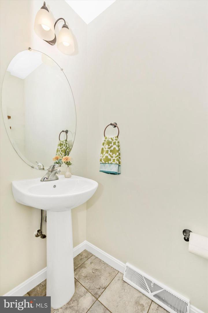 5655 Tessie Ct Property Photo 10