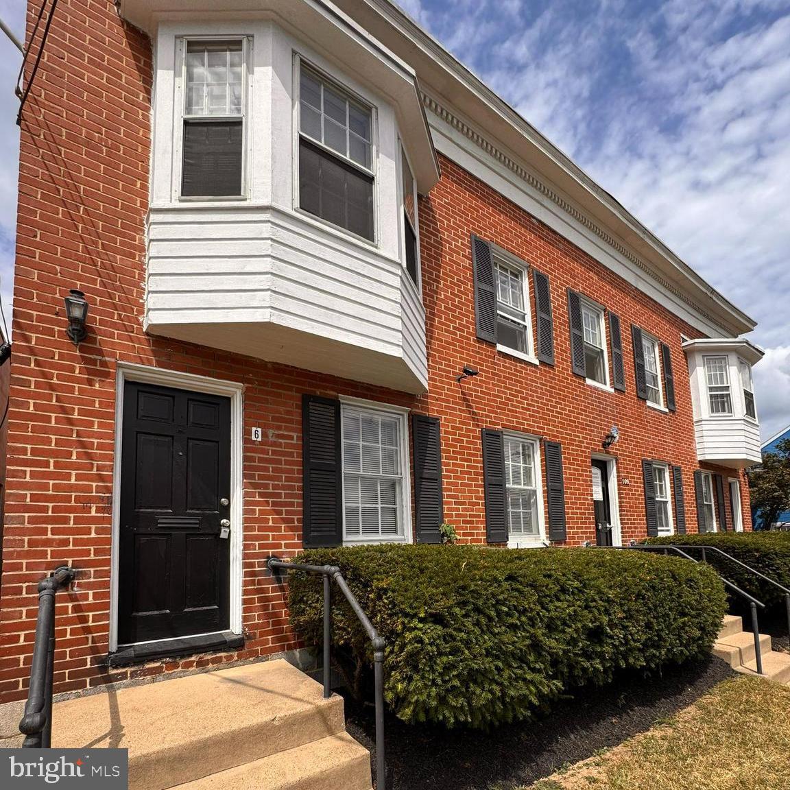 109 BENTZ ST S #6 Property Photo 1