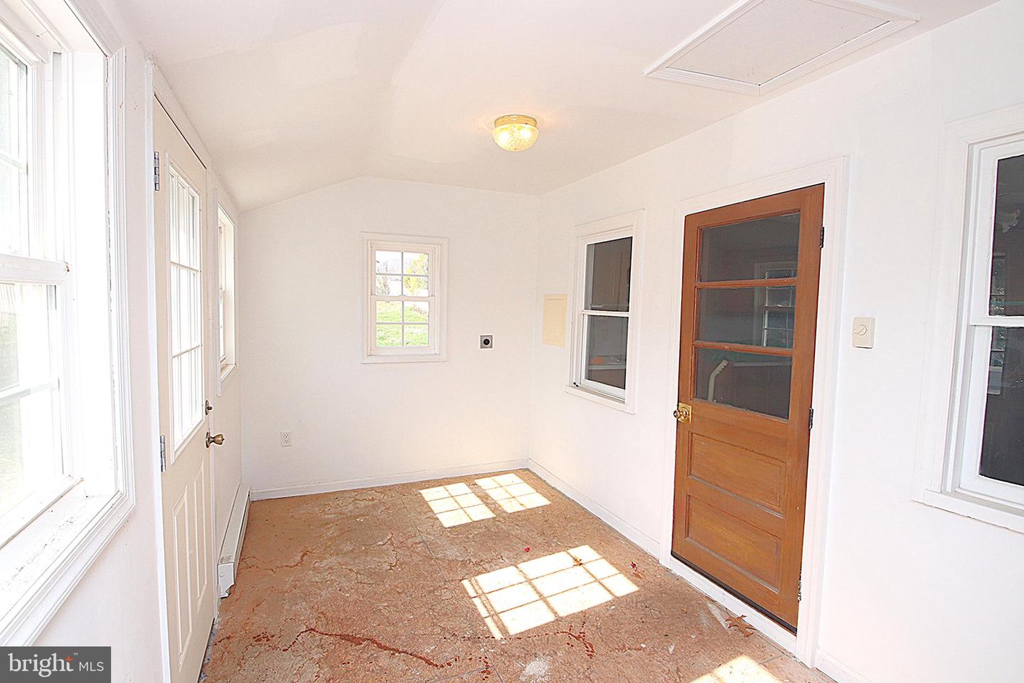 202 E Main St Property Photo 4