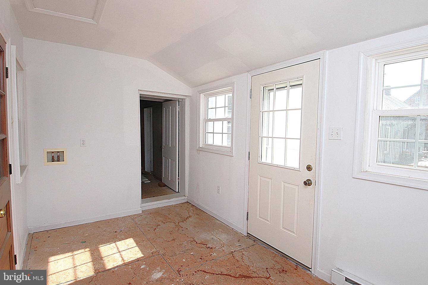 202 E Main St Property Photo 5