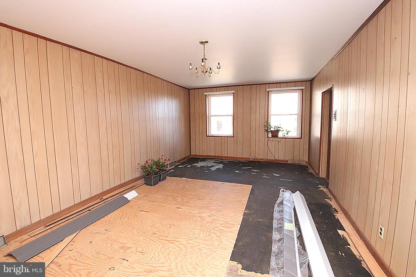 202 E Main St Property Photo 11