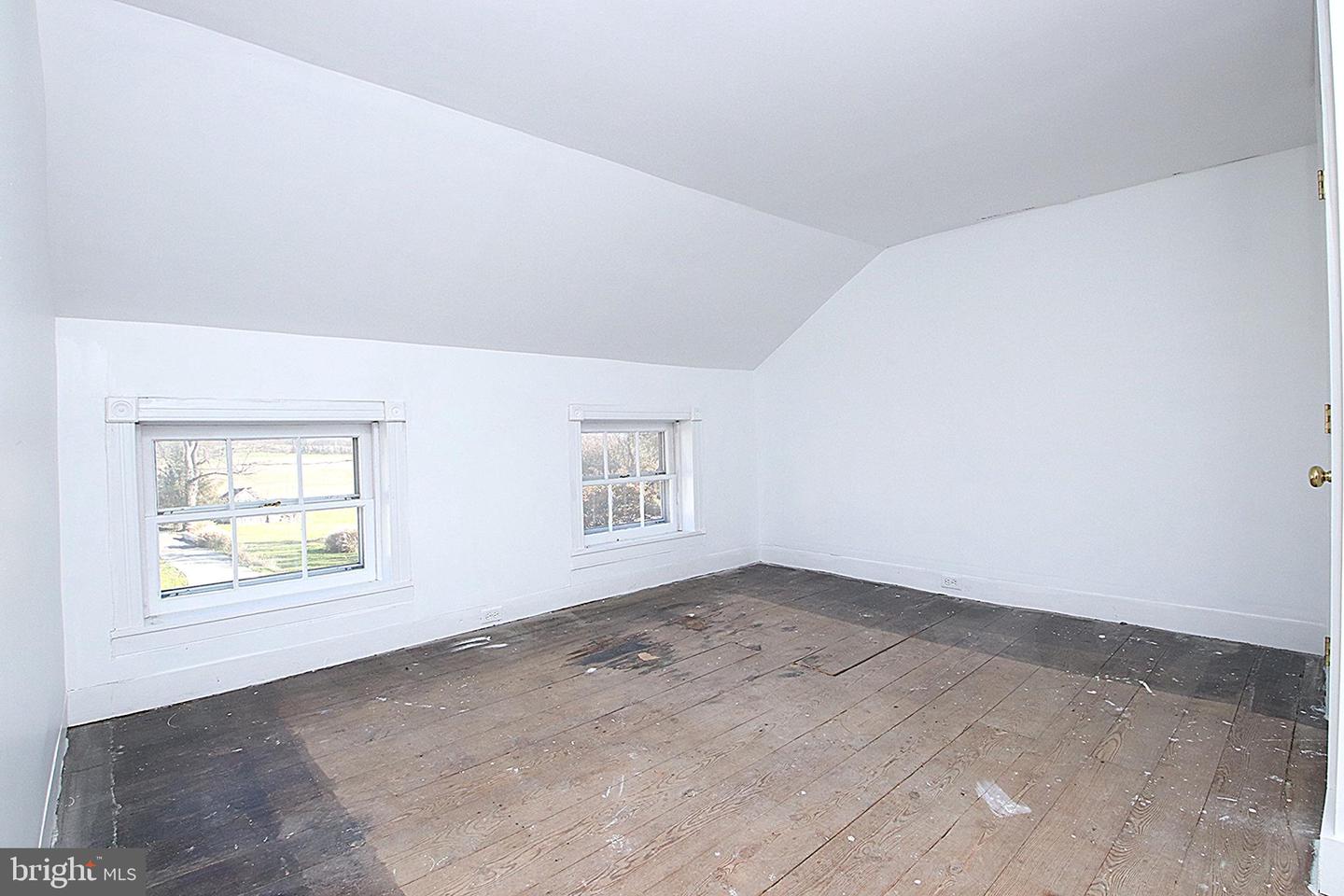 202 E Main St Property Photo 17