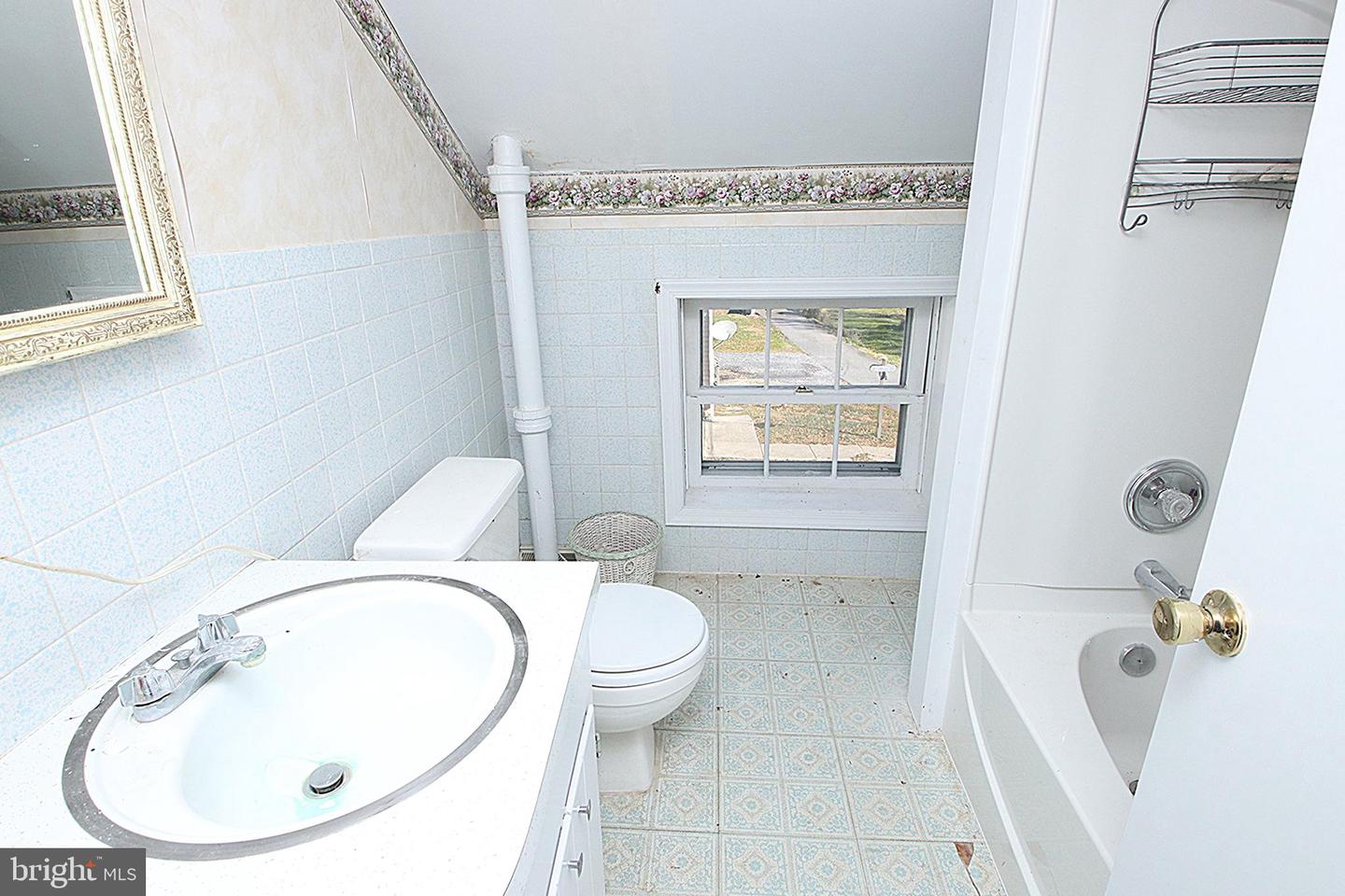 202 E Main St Property Photo 18