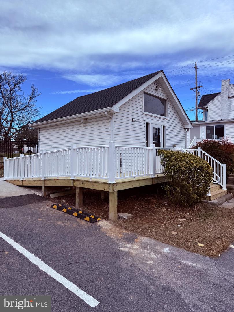 3390 Urbana #cottage Property Photo 2