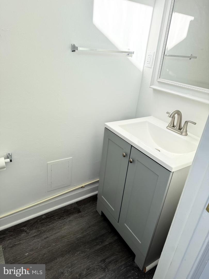 3390 Urbana #cottage Property Photo 8