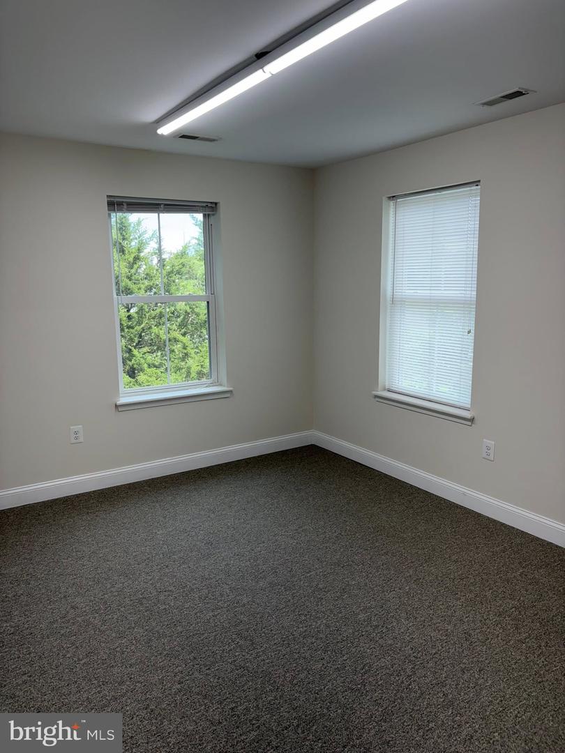 6008 Fair Oaks Dr Property Photo 10