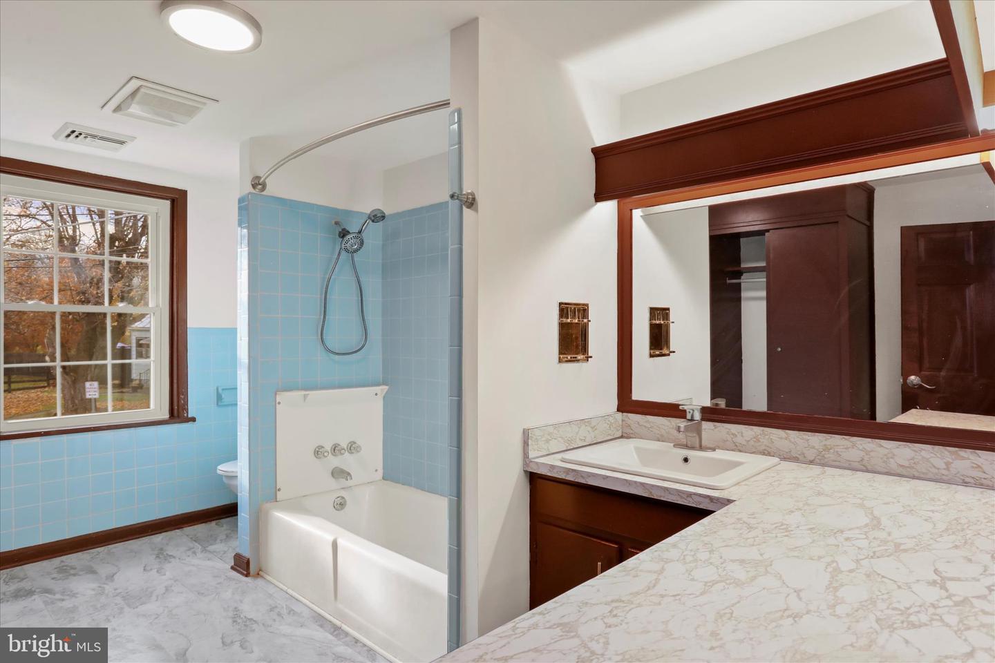 12487-a Property Photo 16