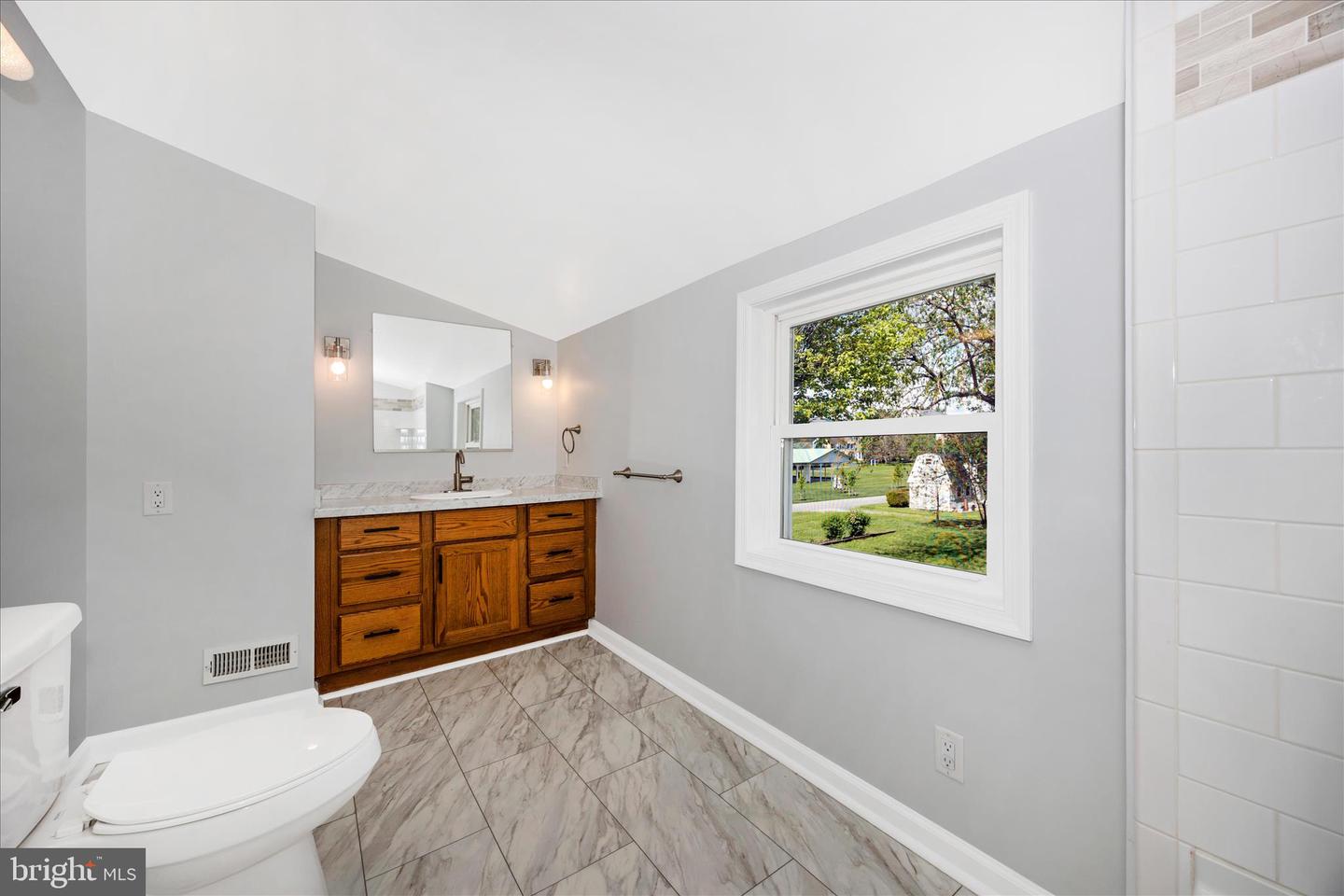 2780 Adams St Property Photo 10