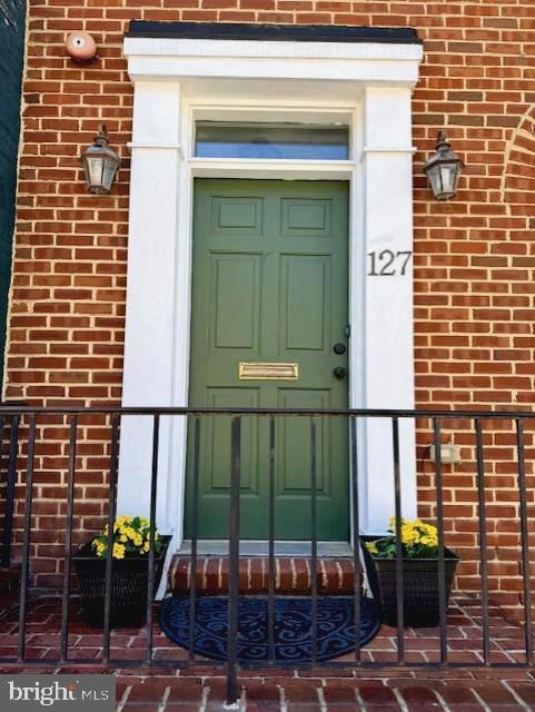 127 S MARKET ST Property Photo 1