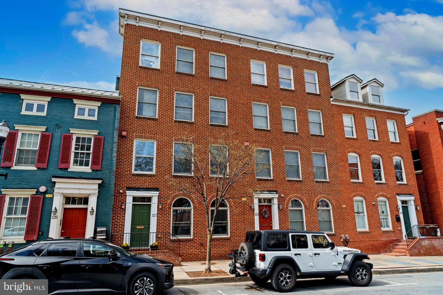127 S Market St Property Photo 1