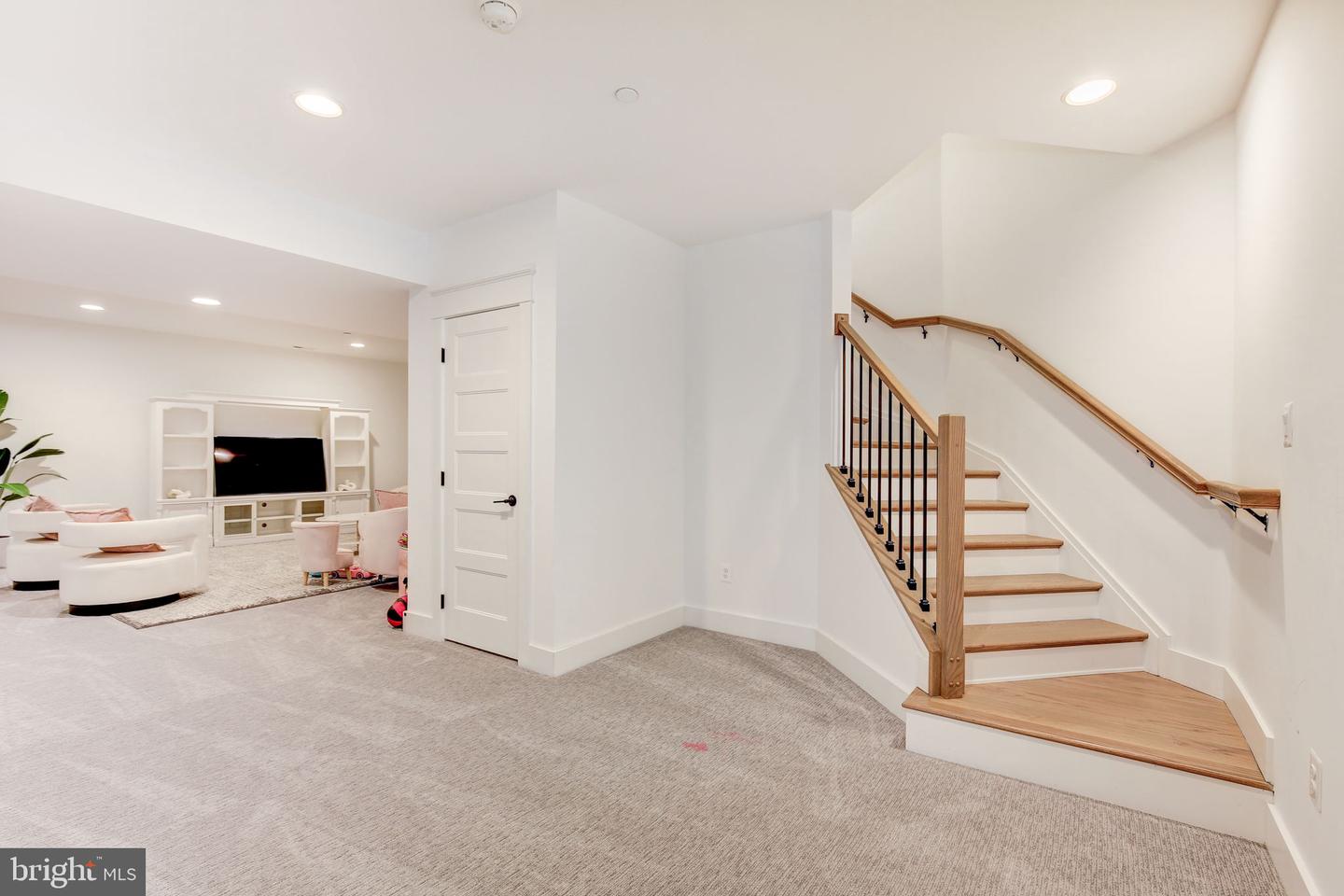 2728 Hillfield Dr Property Photo 48