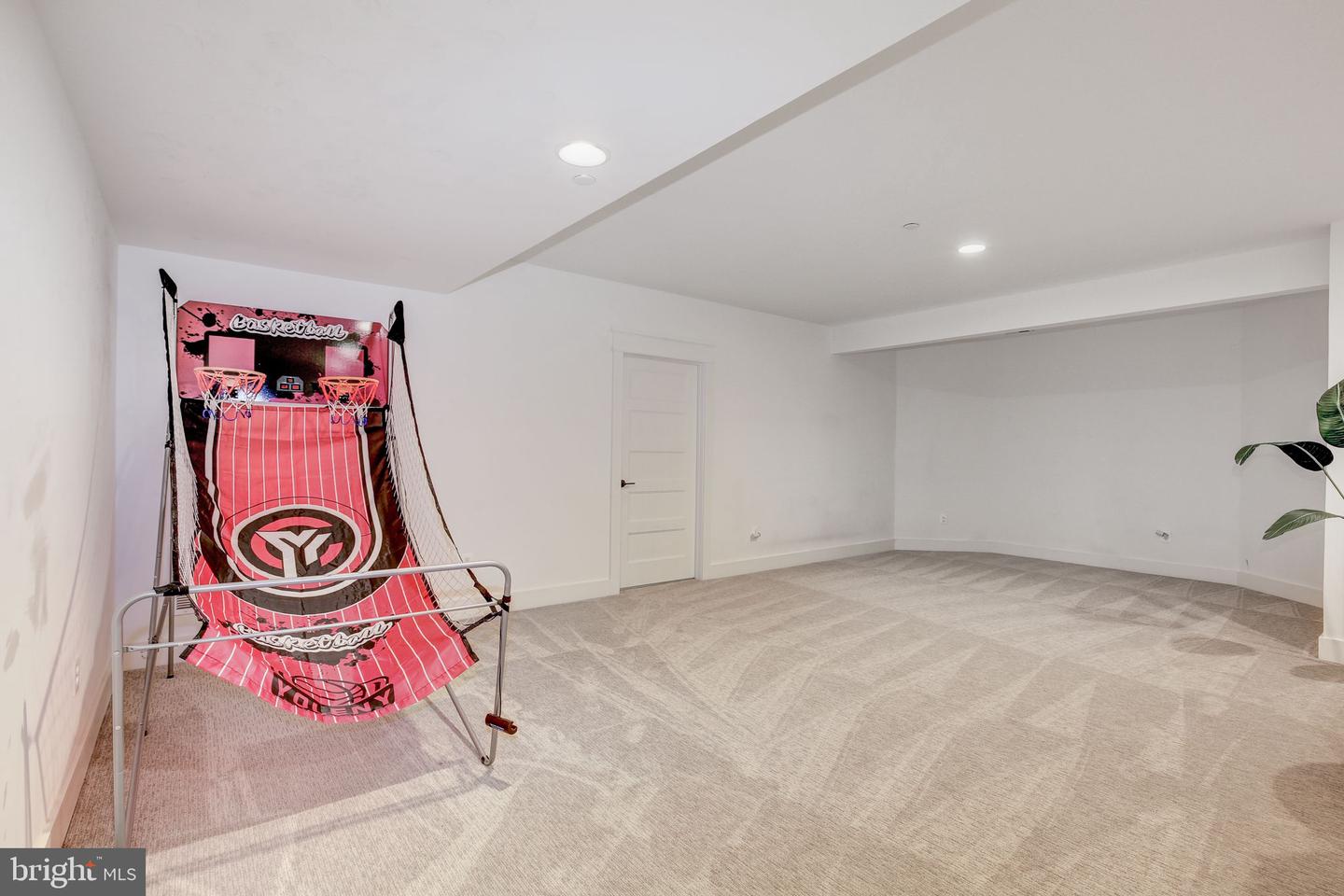 2728 Hillfield Dr Property Photo 49