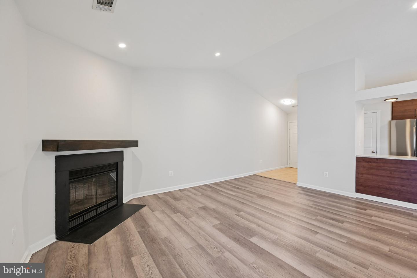 2104 Whitehall Rd #2b Property Photo 7