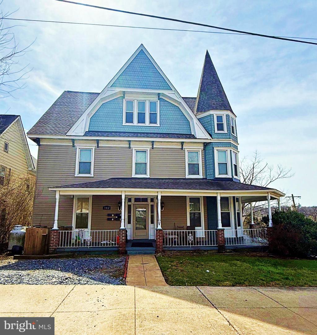 102 E A St Property Photo 2