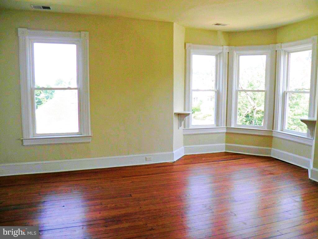 102 E A St Property Photo 3