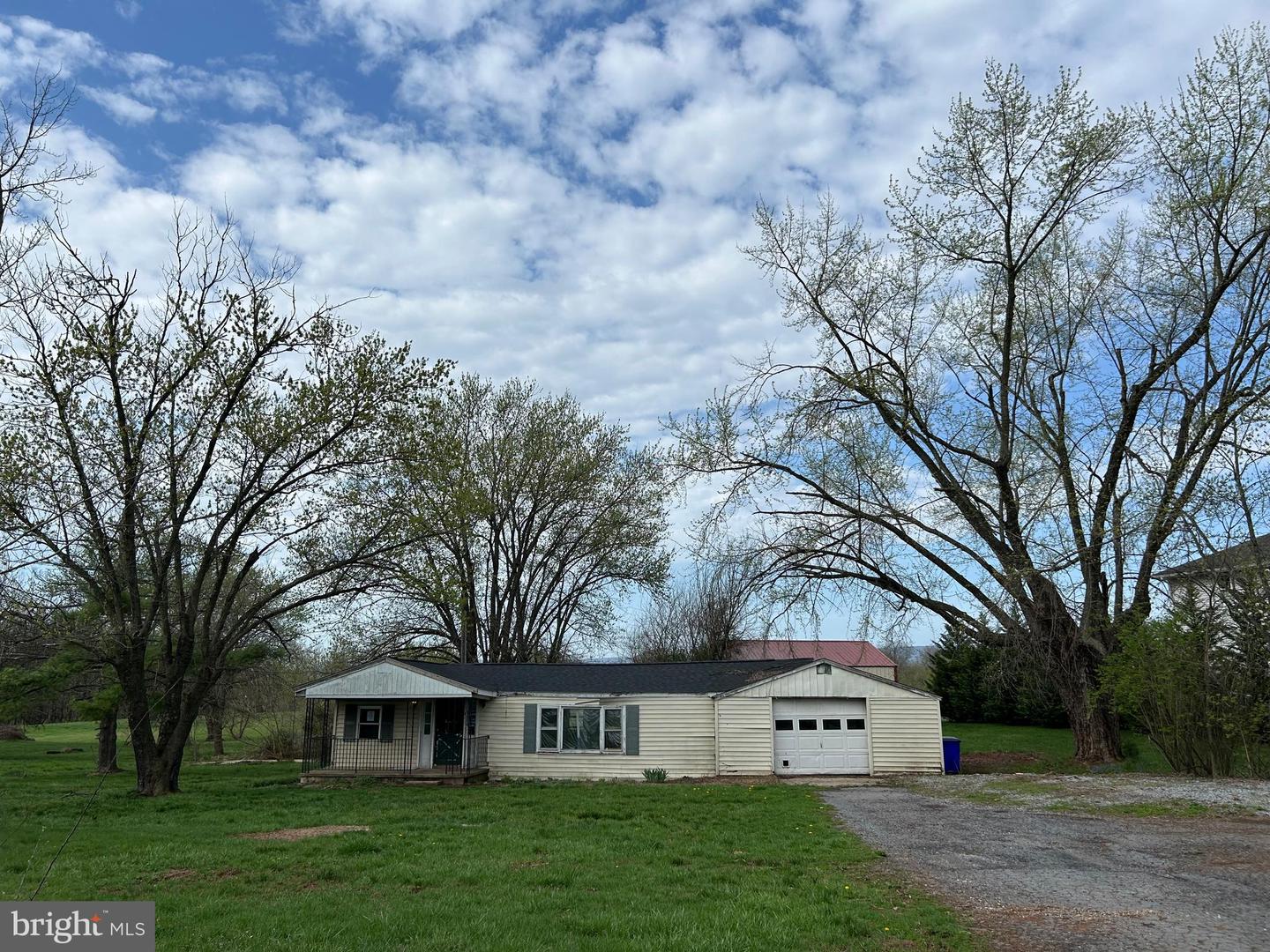 12632 Creagerstown Rd Property Photo 2