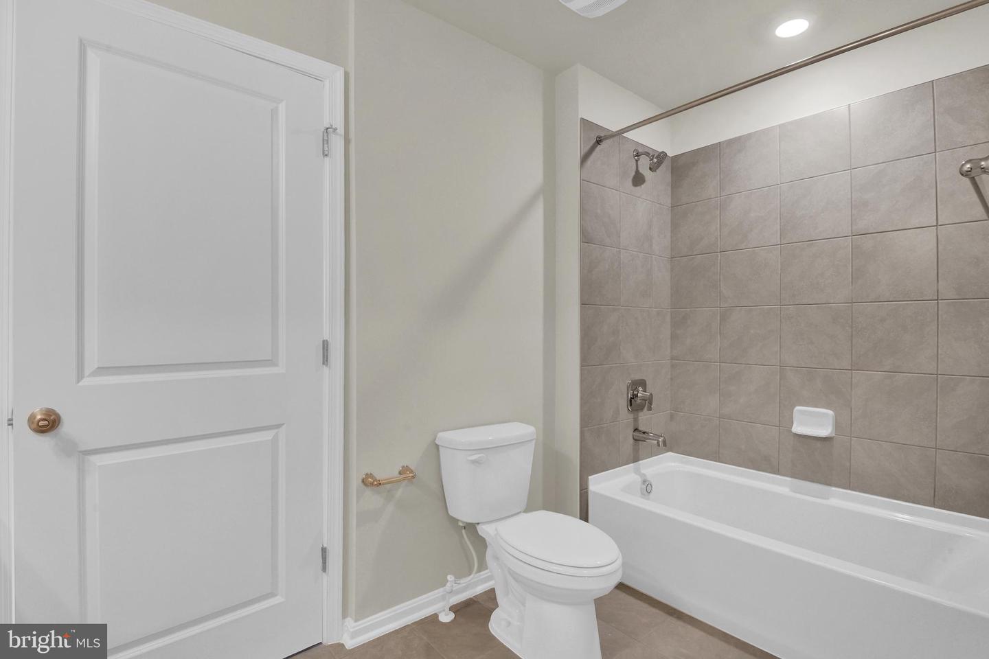 454 Hanson St Property Photo 22