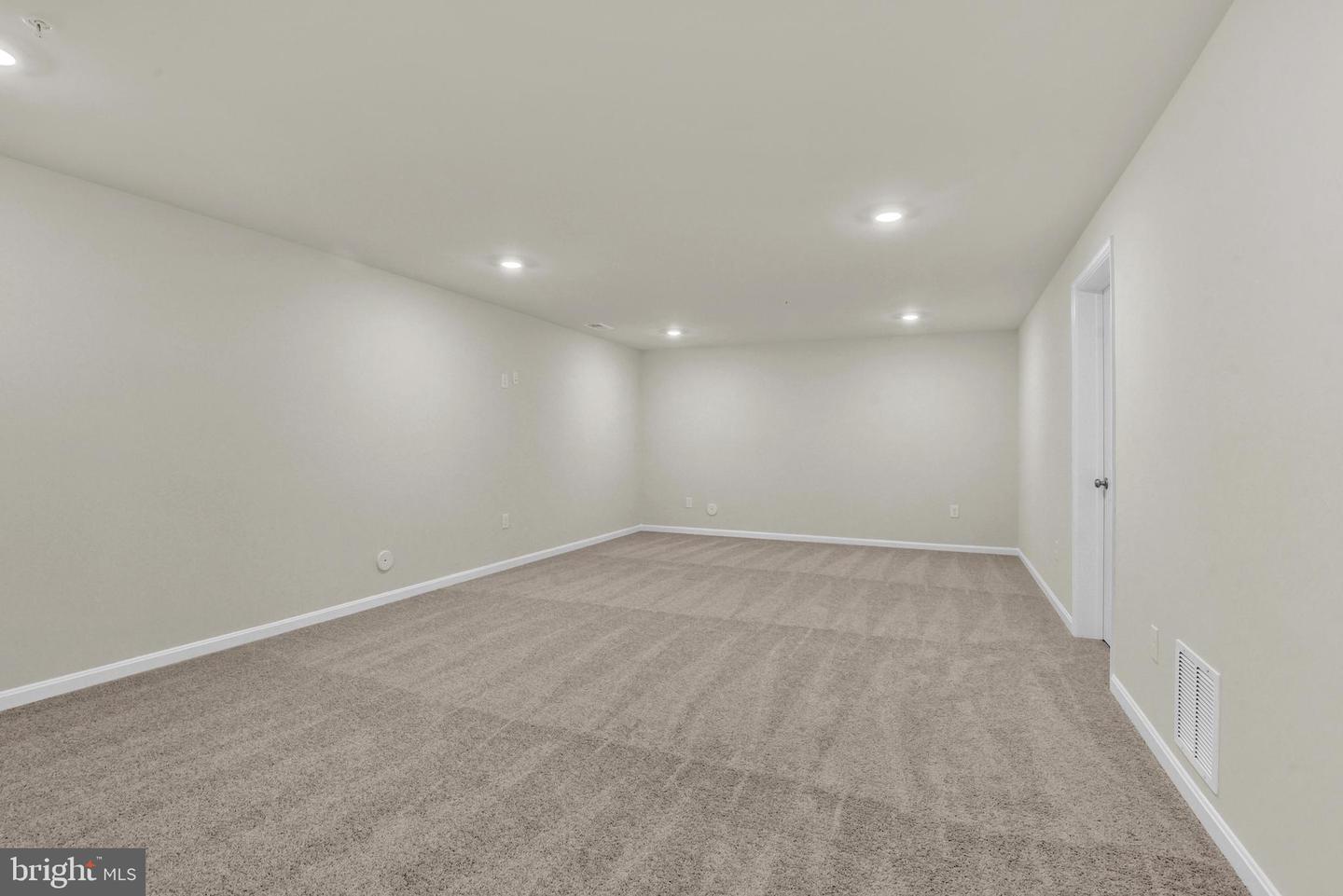 454 Hanson St Property Photo 28