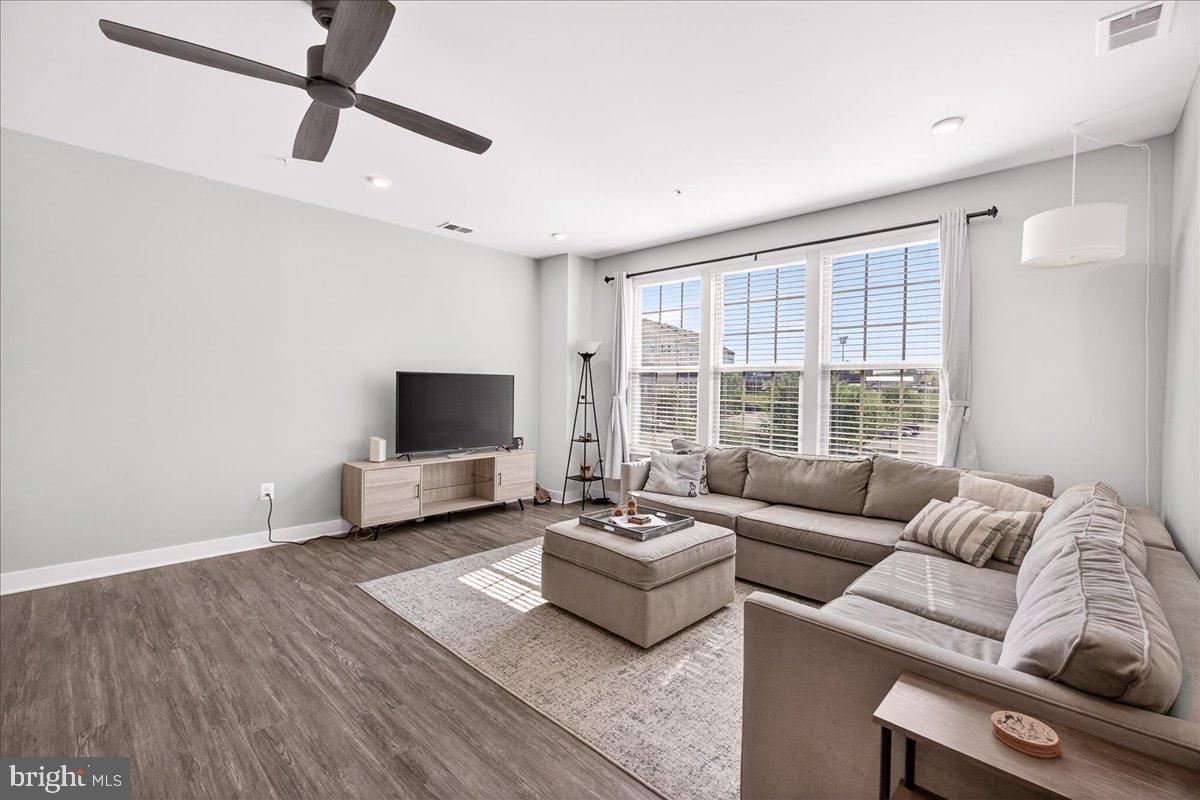 10115 Fosset St Property Photo 3