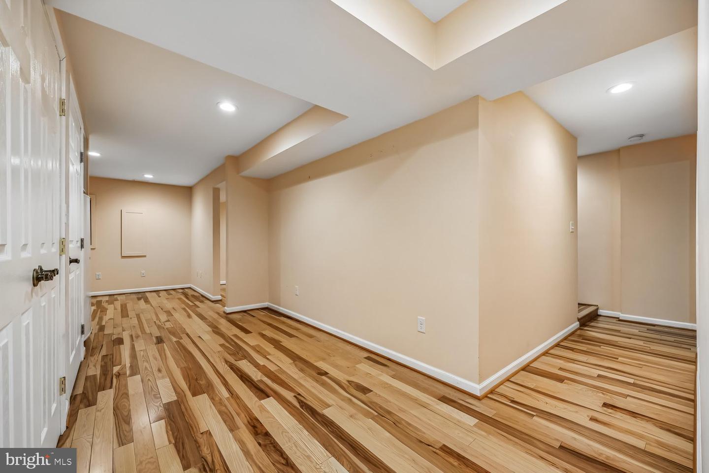 6610 Commodore Ct Property Photo 55
