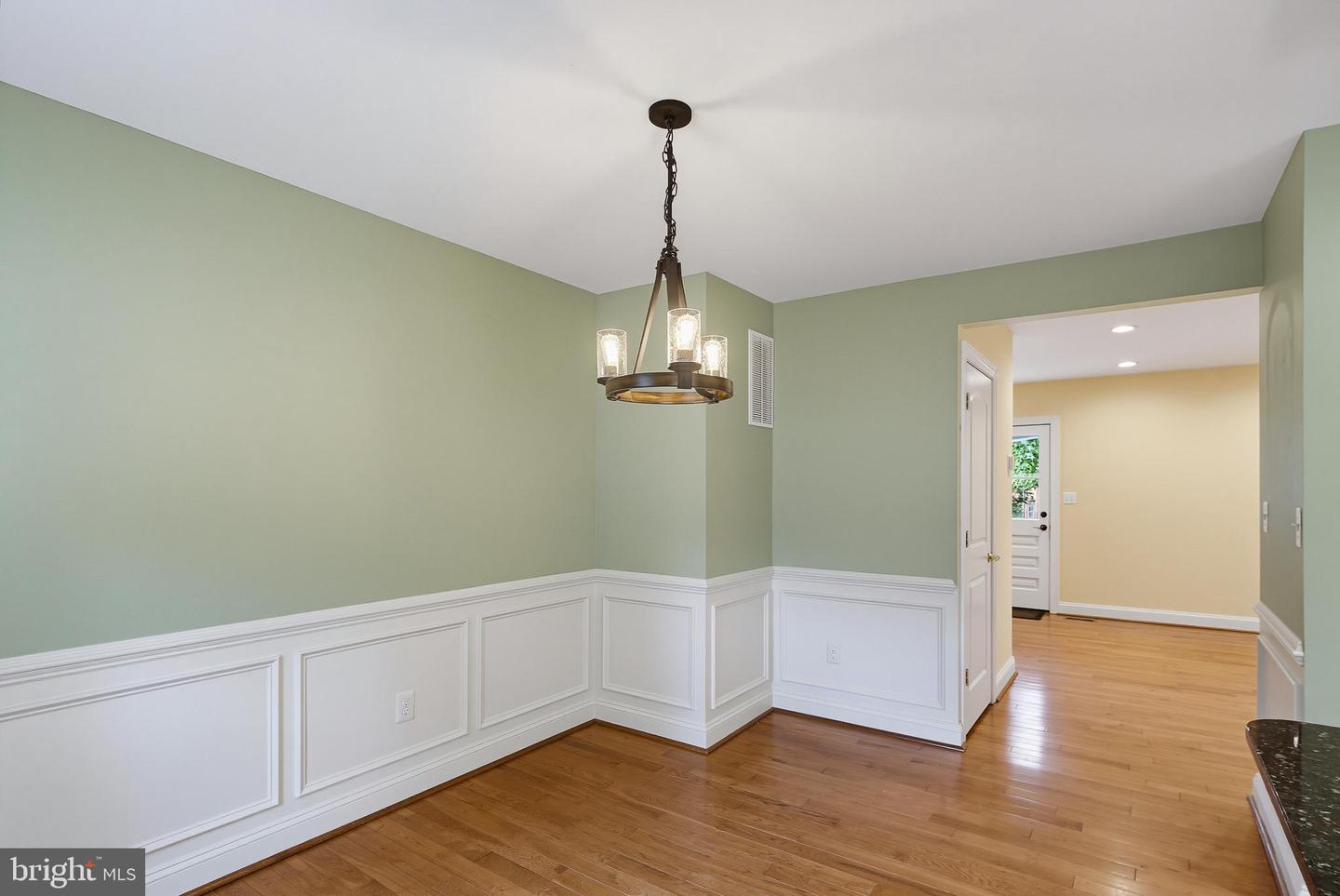 225 5th St E Property Photo 15