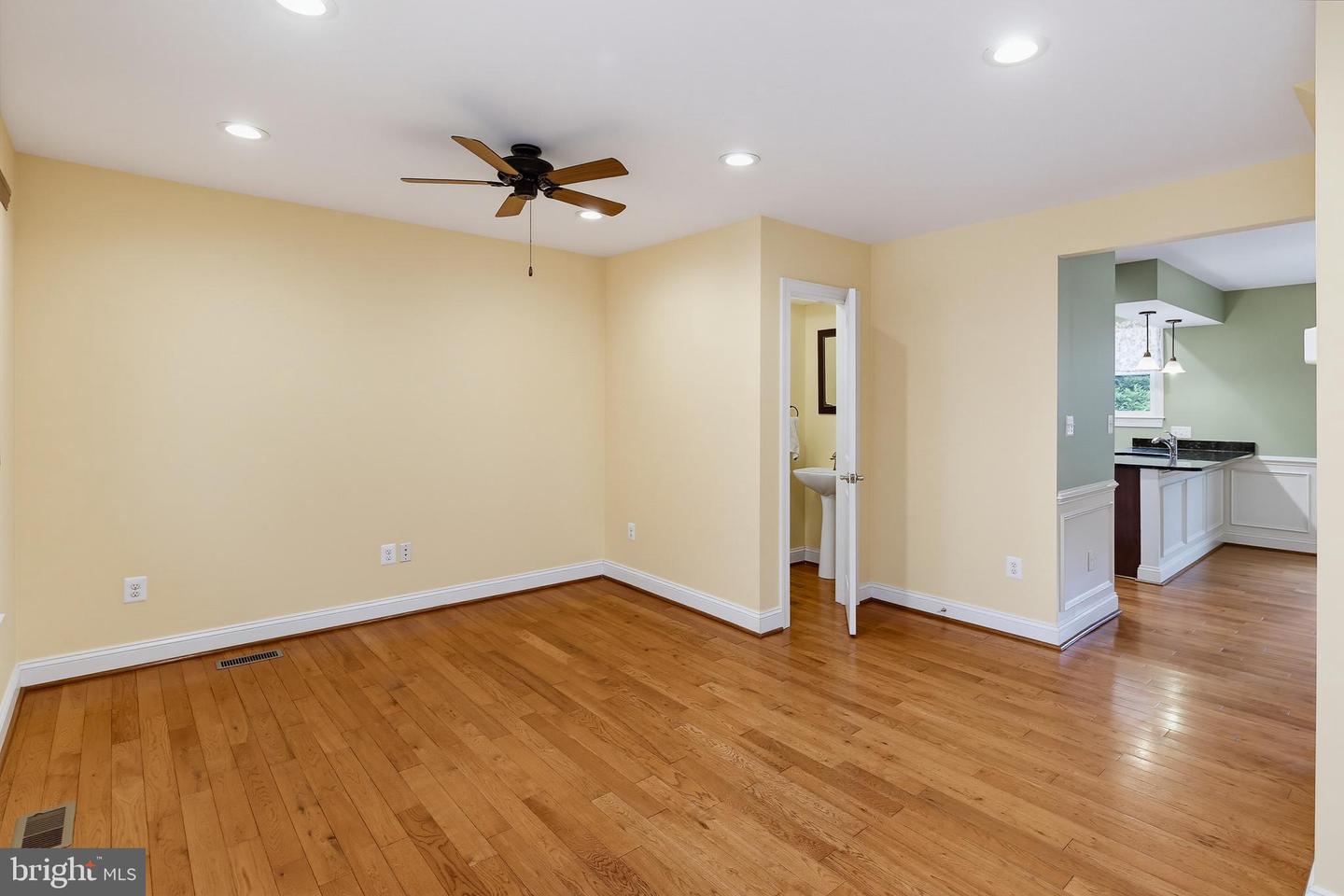 225 5th St E Property Photo 18