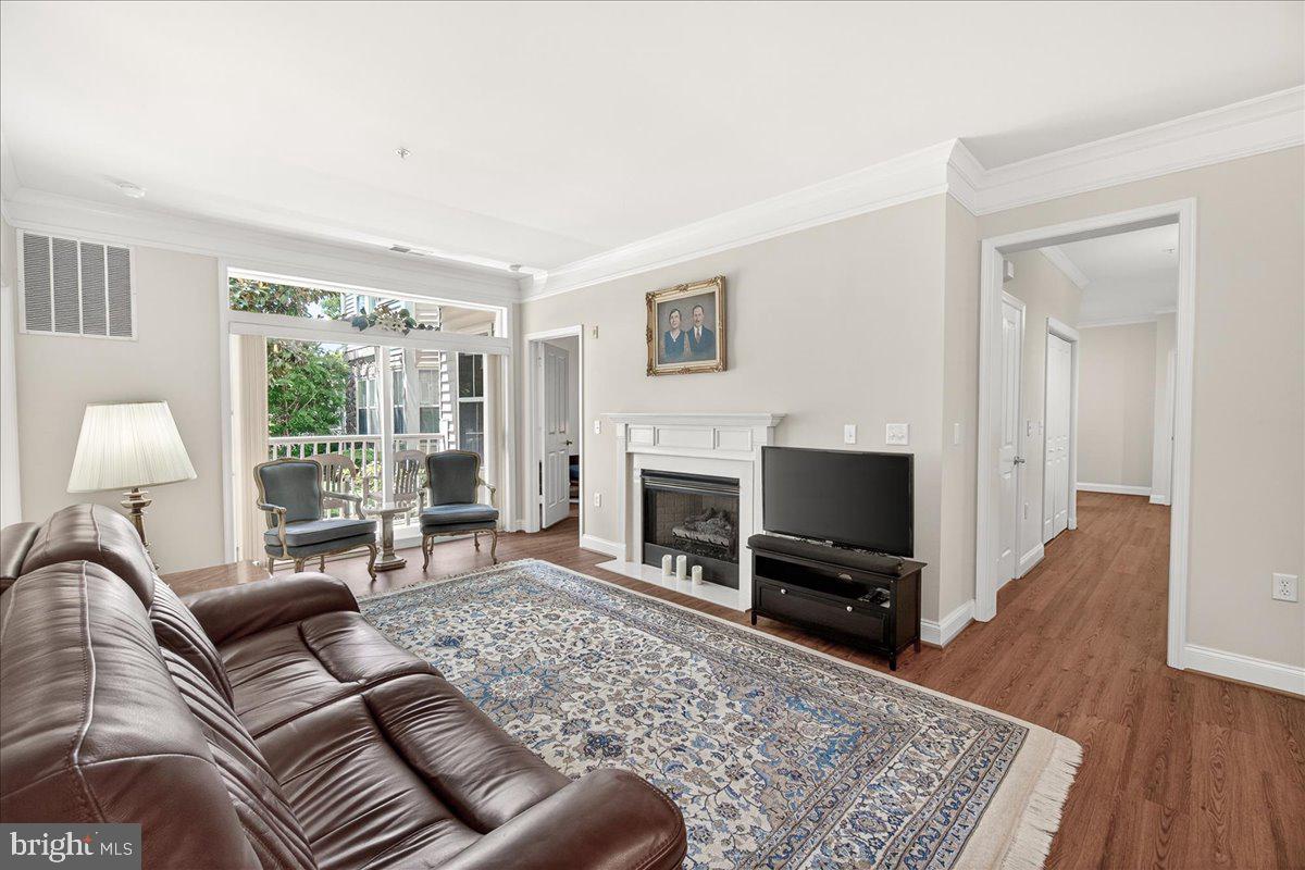 2500 Waterside Dr #103 Property Photo 5