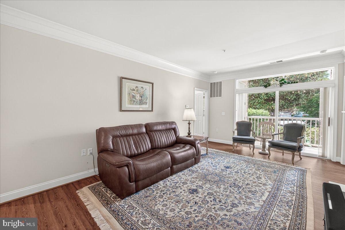 2500 Waterside Dr #103 Property Photo 6