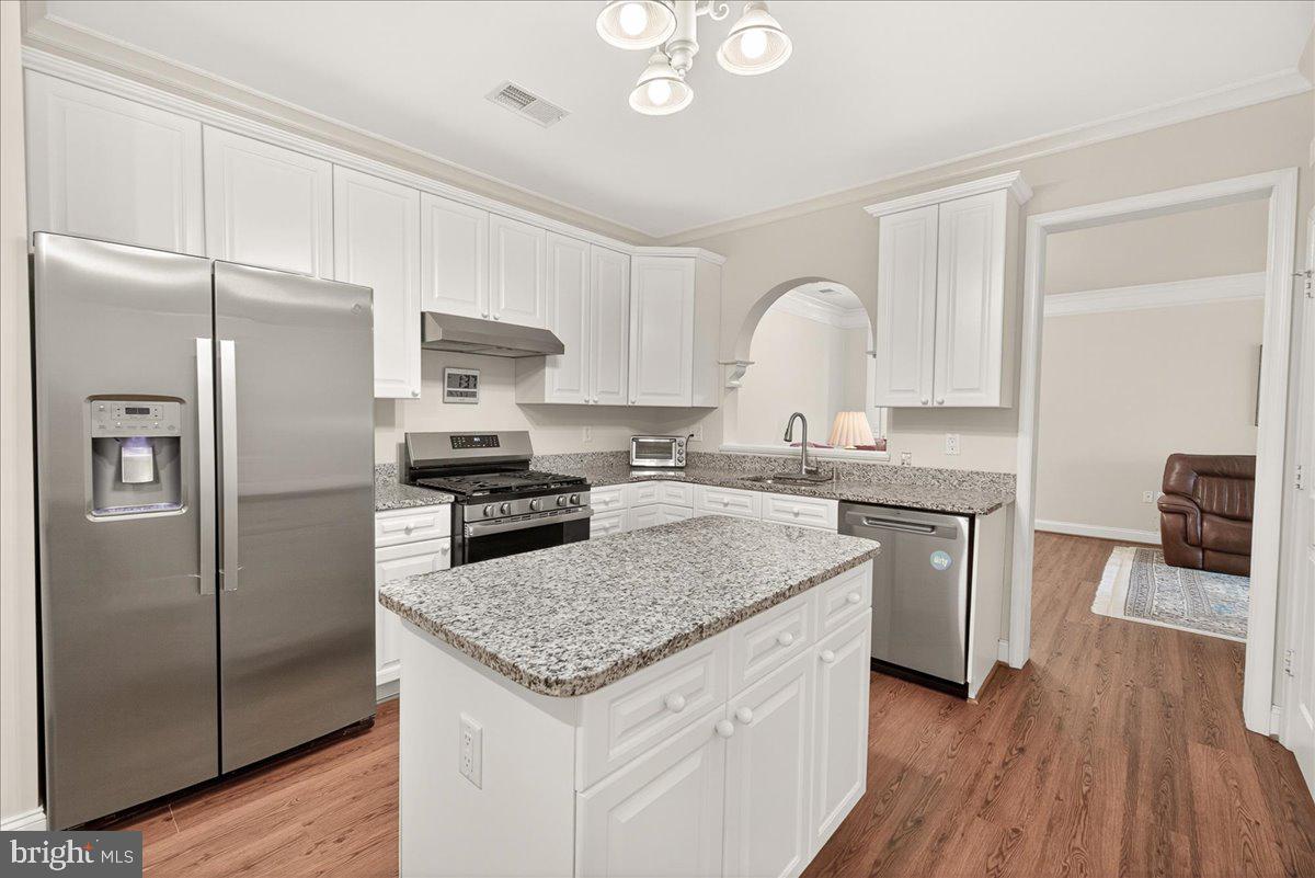 2500 Waterside Dr #103 Property Photo 8