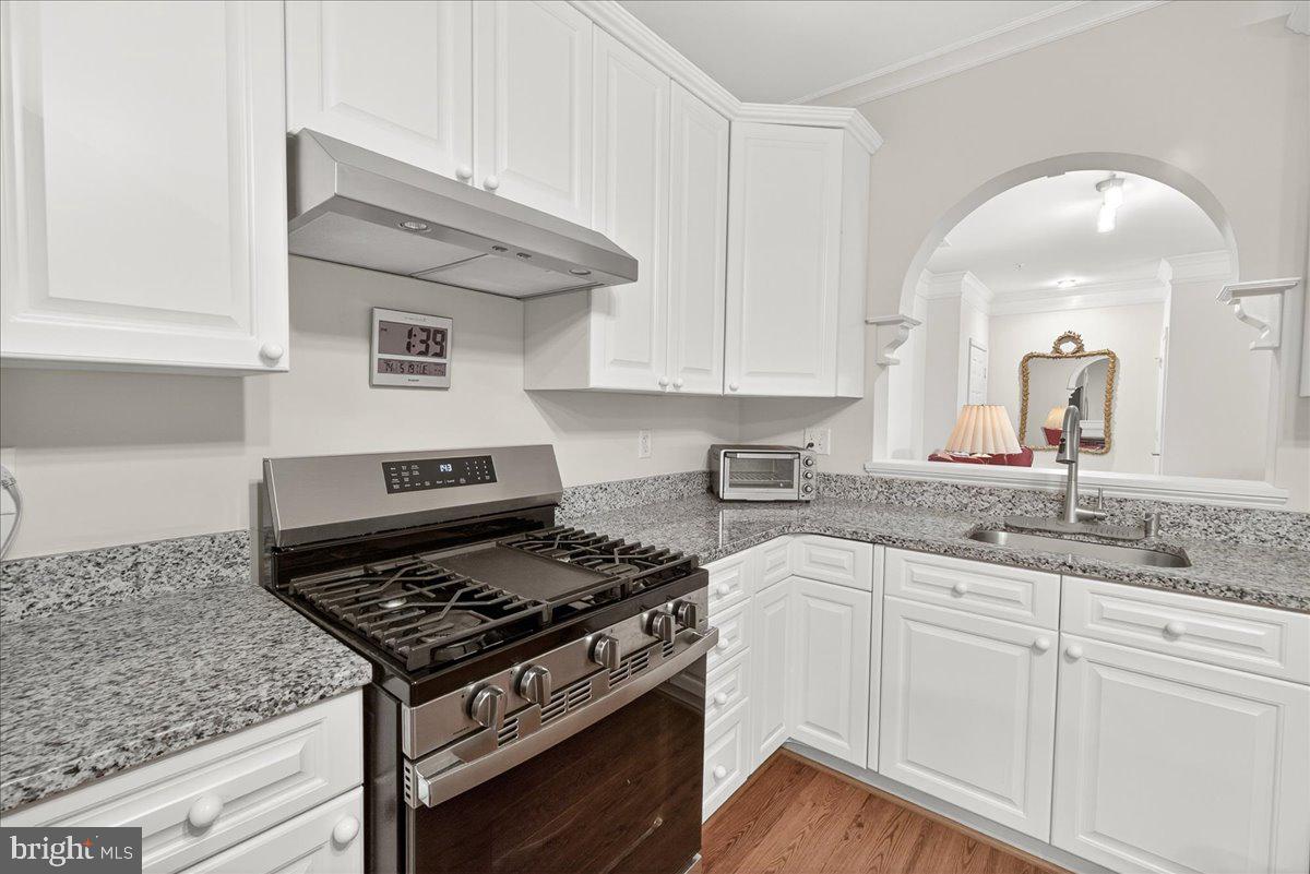 2500 Waterside Dr #103 Property Photo 10