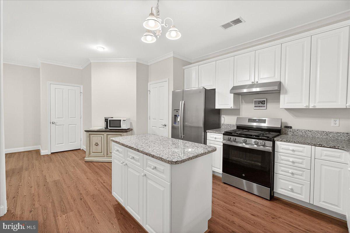 2500 Waterside Dr #103 Property Photo 11