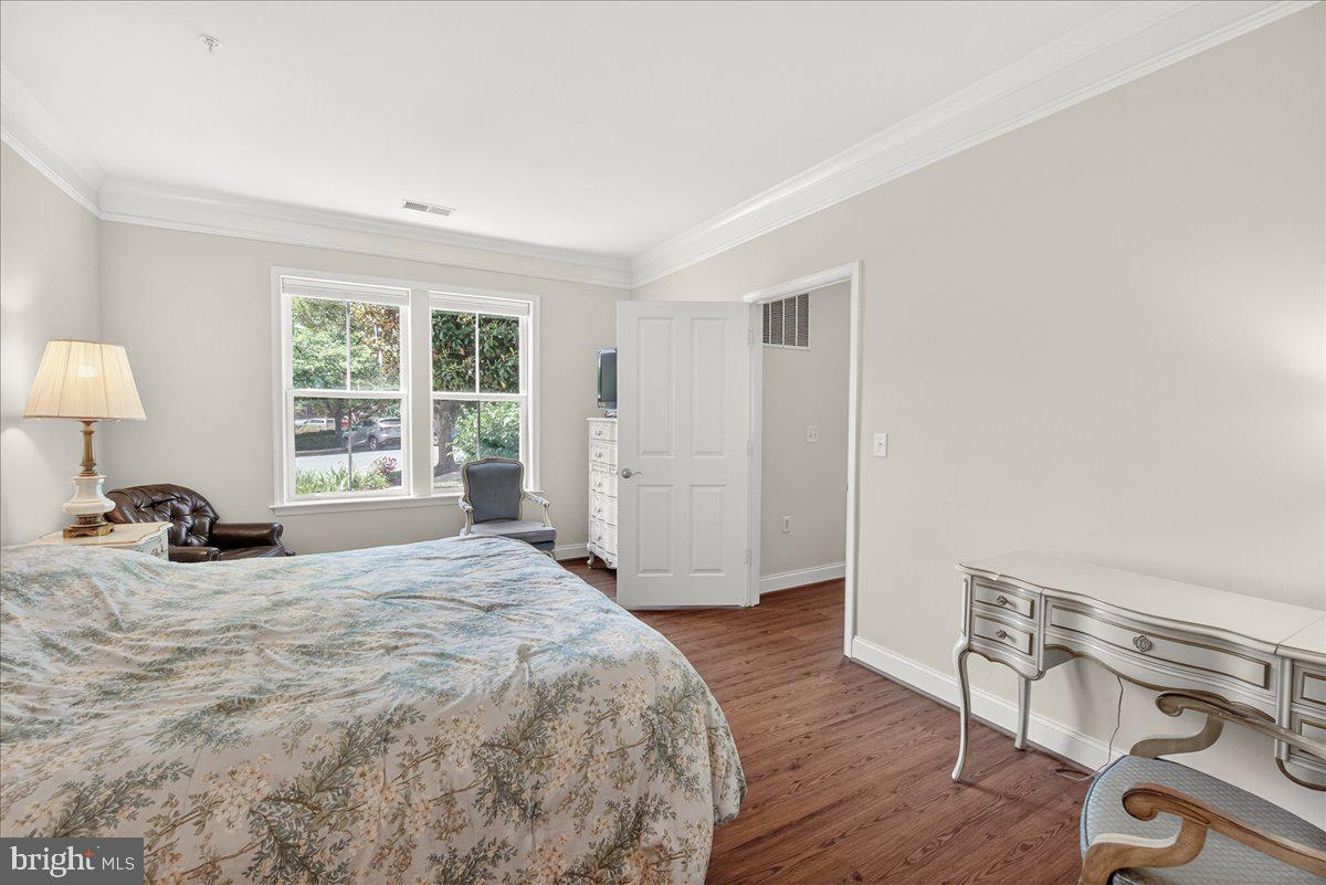 2500 Waterside Dr #103 Property Photo 21