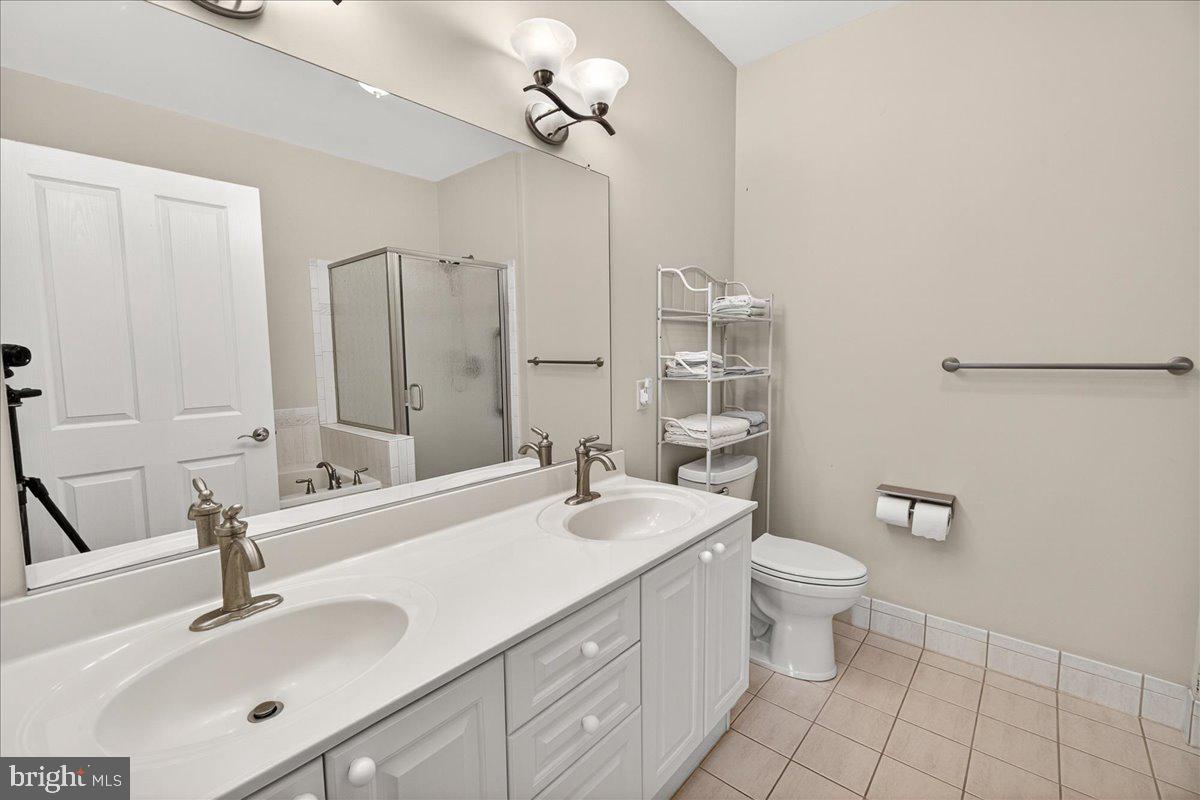 2500 Waterside Dr #103 Property Photo 24