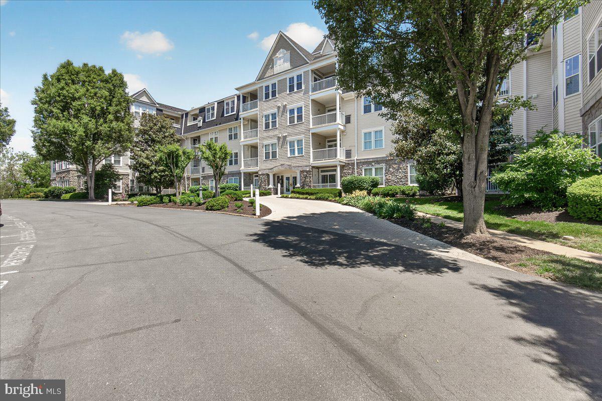 2500 Waterside Dr #103 Property Photo 35