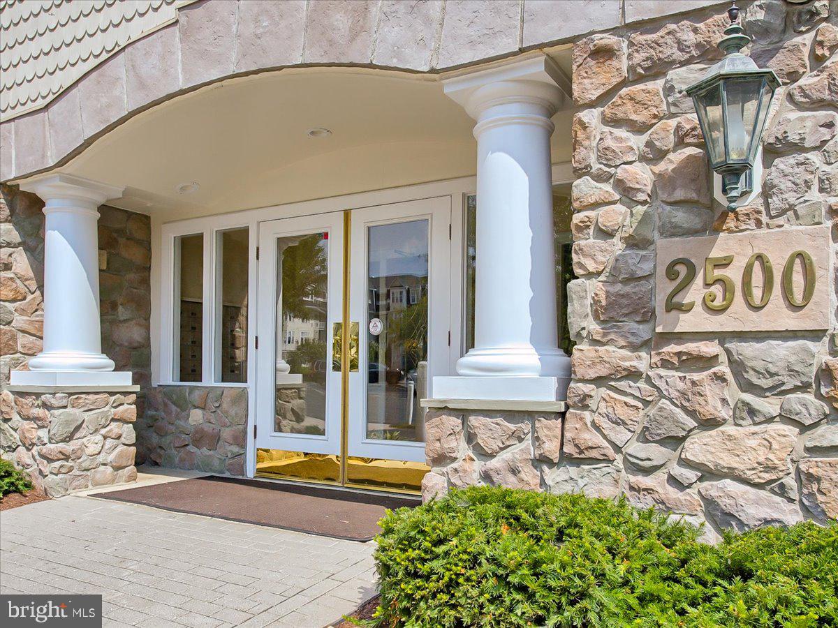 2500 Waterside Dr #103 Property Photo 45