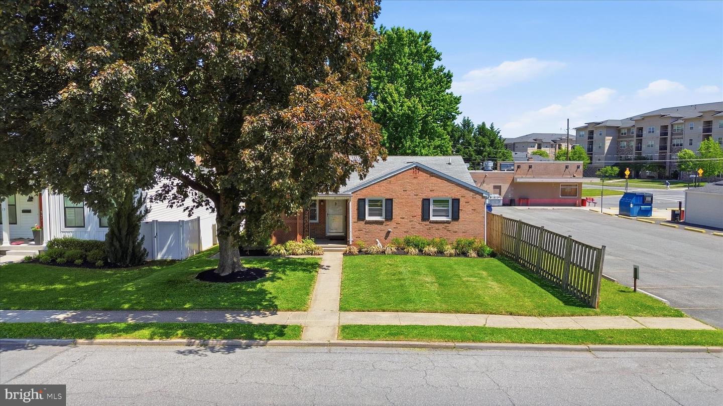 17 E Thirteenth St Property Photo 3