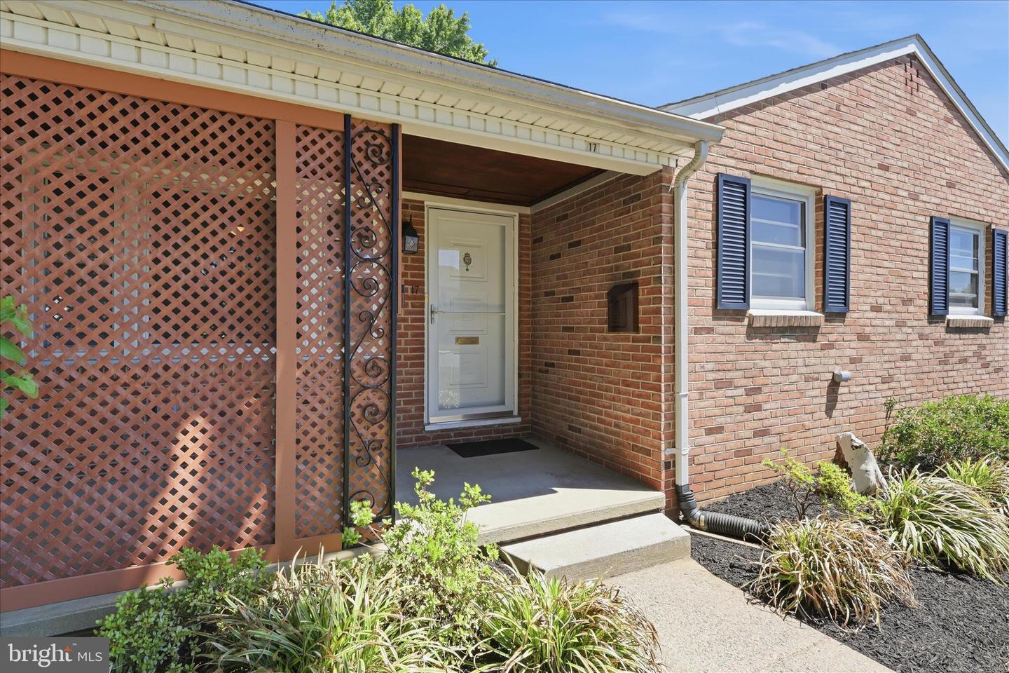 17 E Thirteenth St Property Photo 4